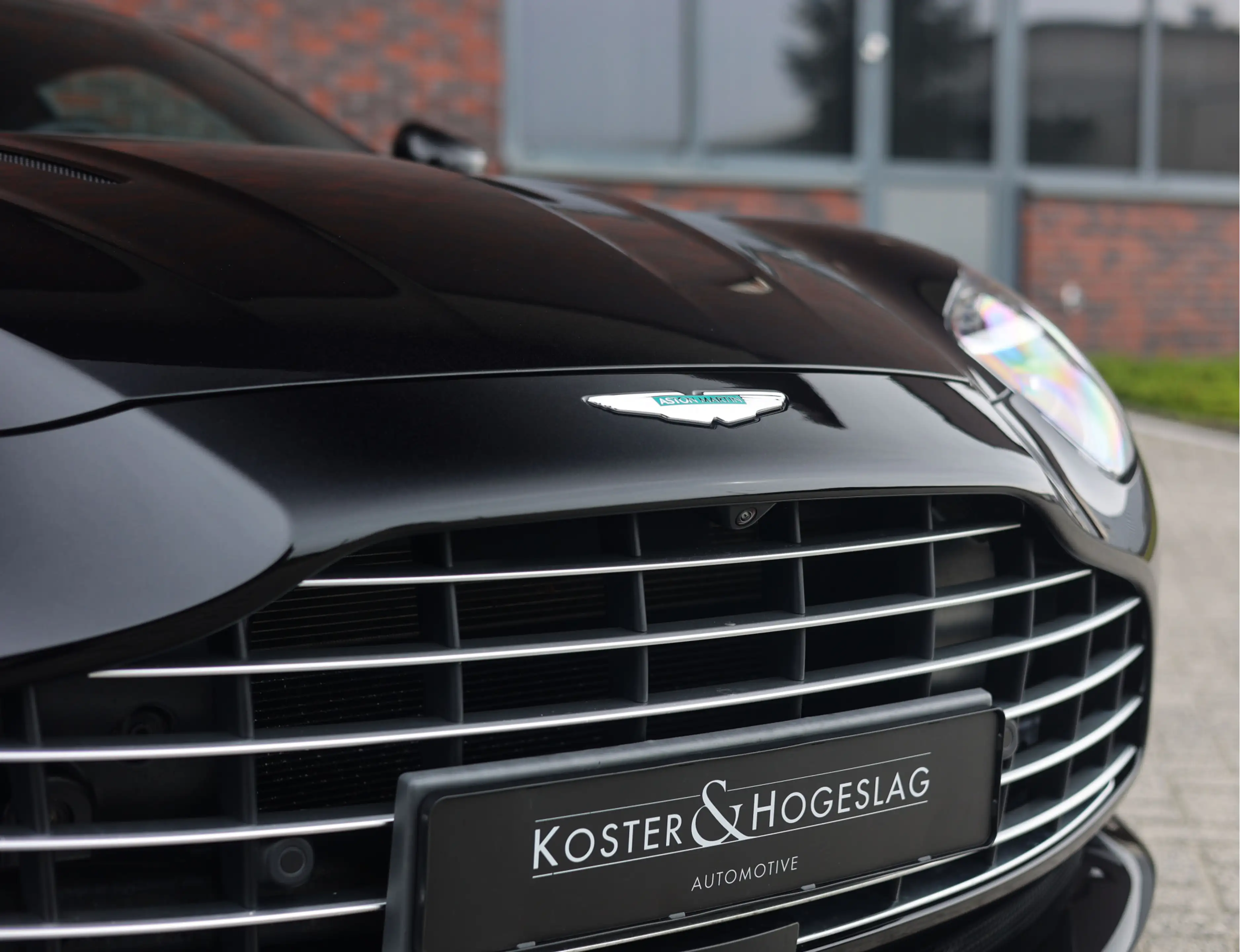 Aston Martin DB12 4.0 V8 — photo 9