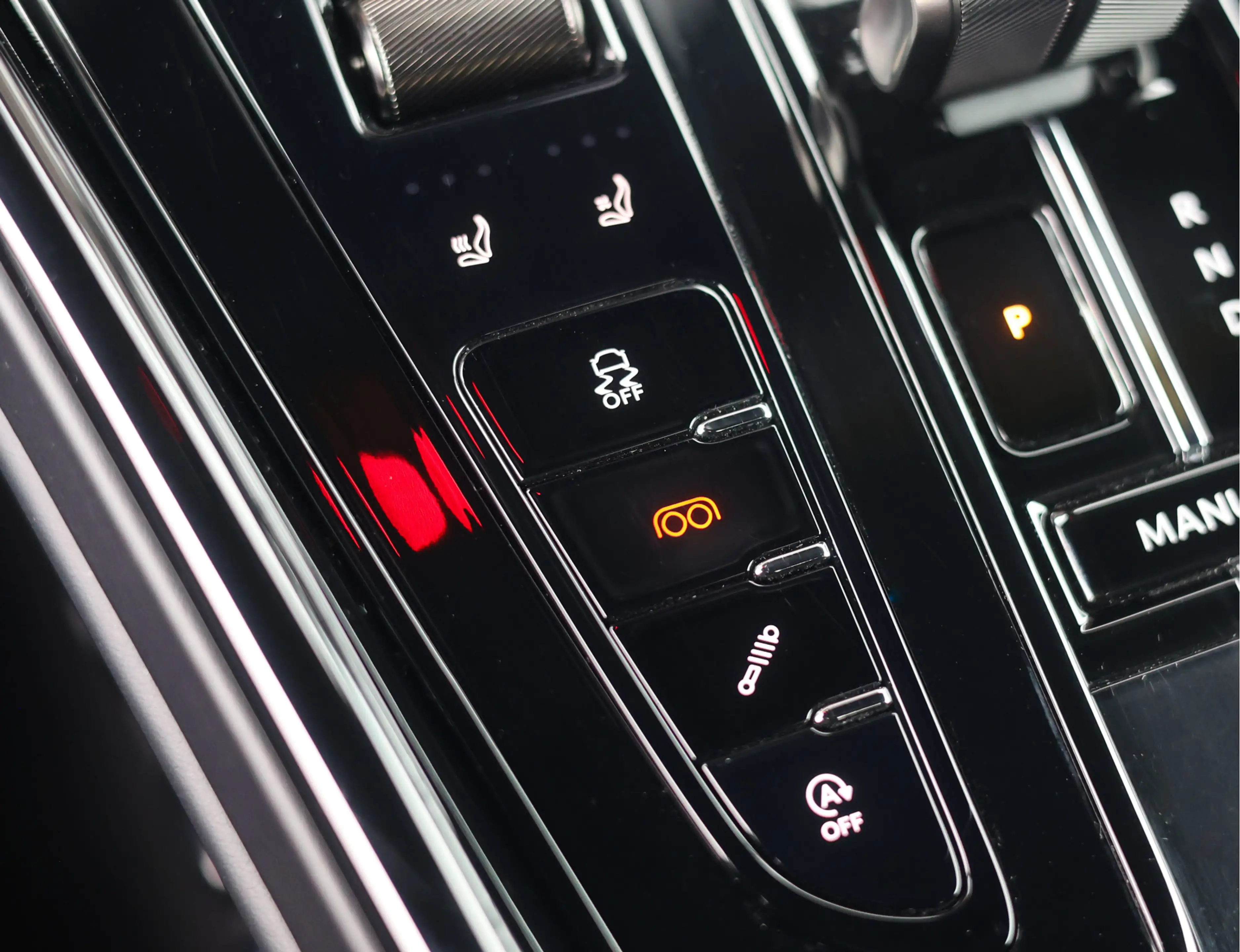 Aston Martin DB12 4.0 V8 — photo 32