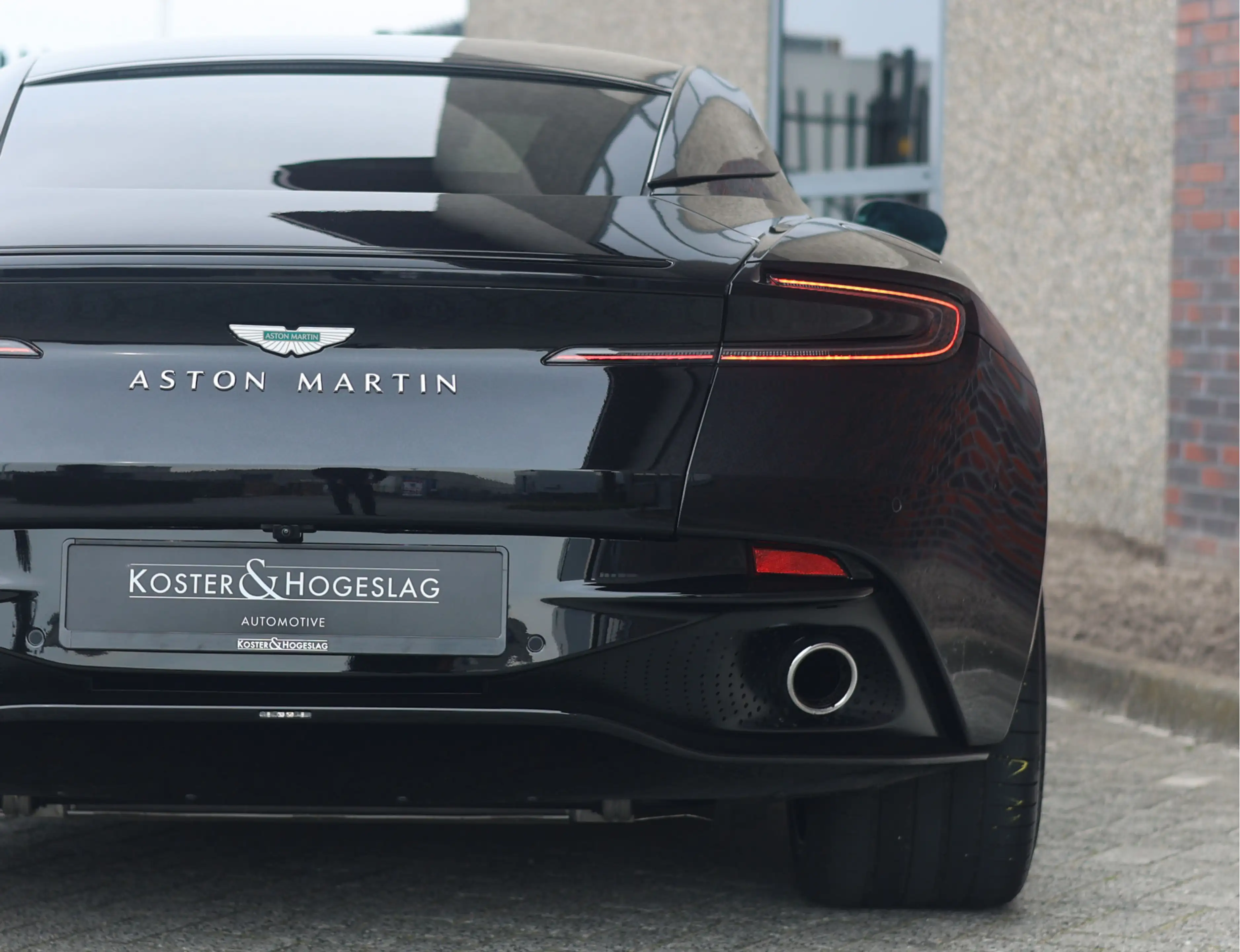 Aston Martin DB12 4.0 V8 — photo 13