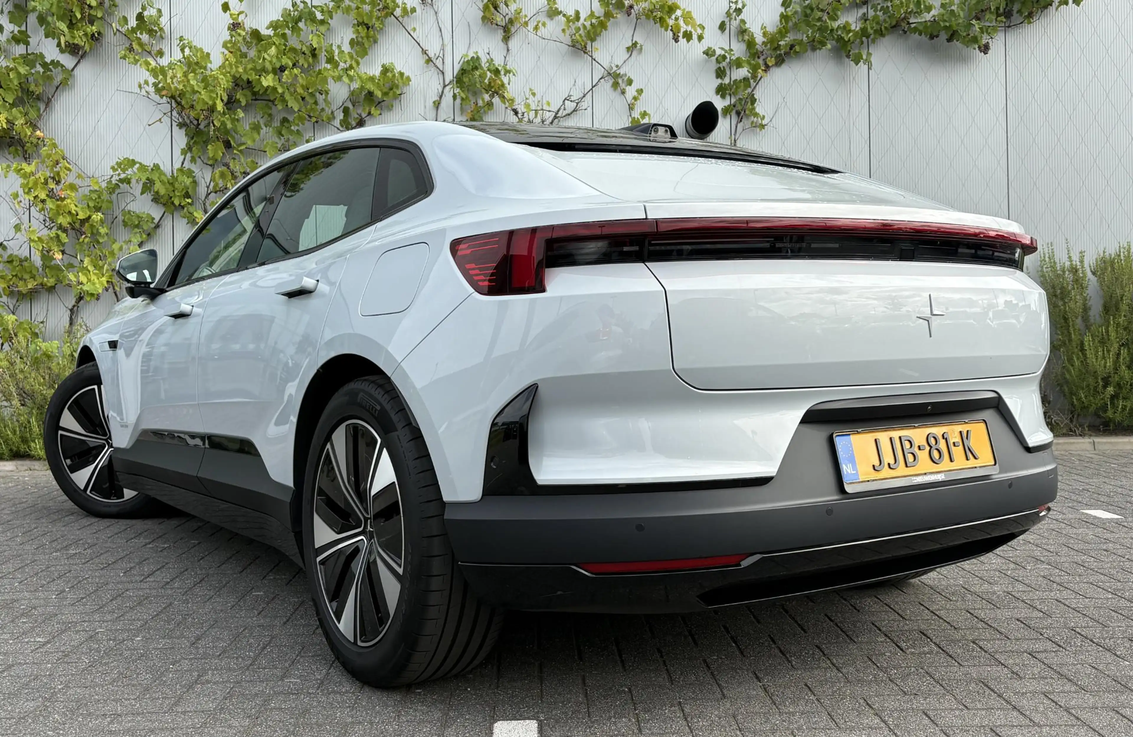 Polestar 4 Long Range Single motor Plus 100 kWh | 22kW Lader — photo 3
