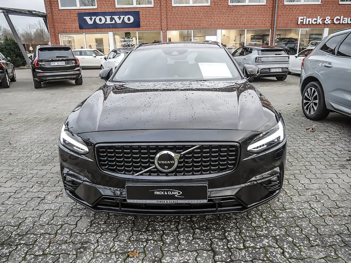 Volvo V90 D5 AWD R Design Schwarz - 2