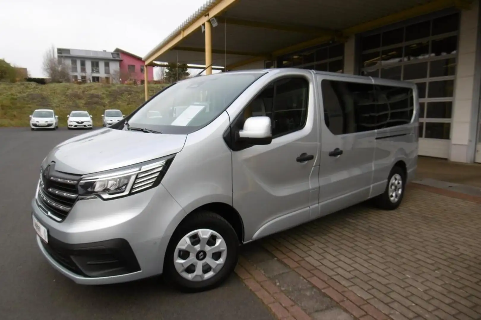 Renault Trafic Combi Grand dCi 150EDC+Navi+RFK+SHZ+2Sch Silber - 1