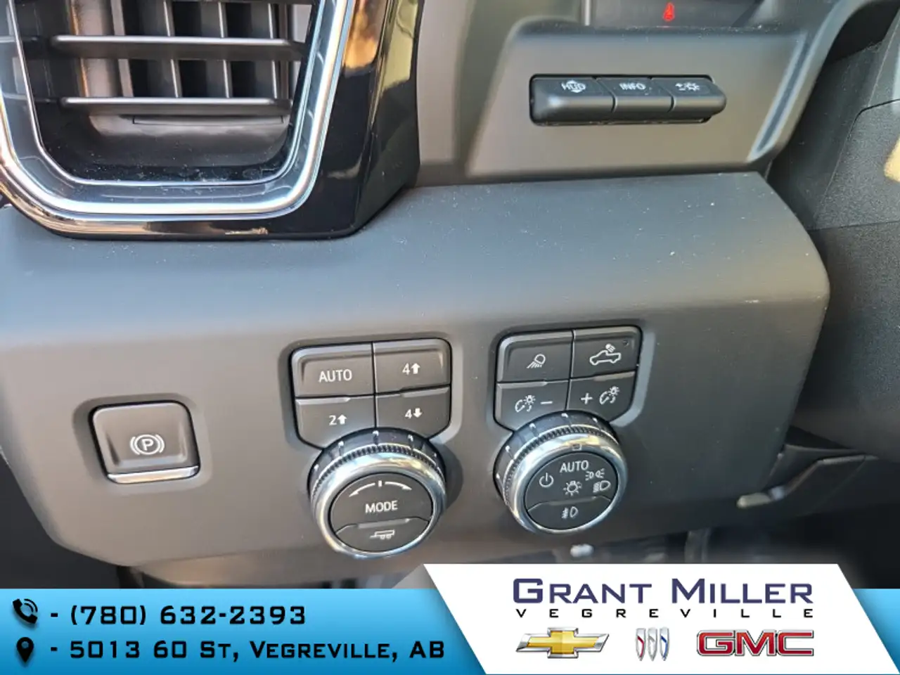 GMC Sierra 3500HD снимка GMC Sierra 3500HD