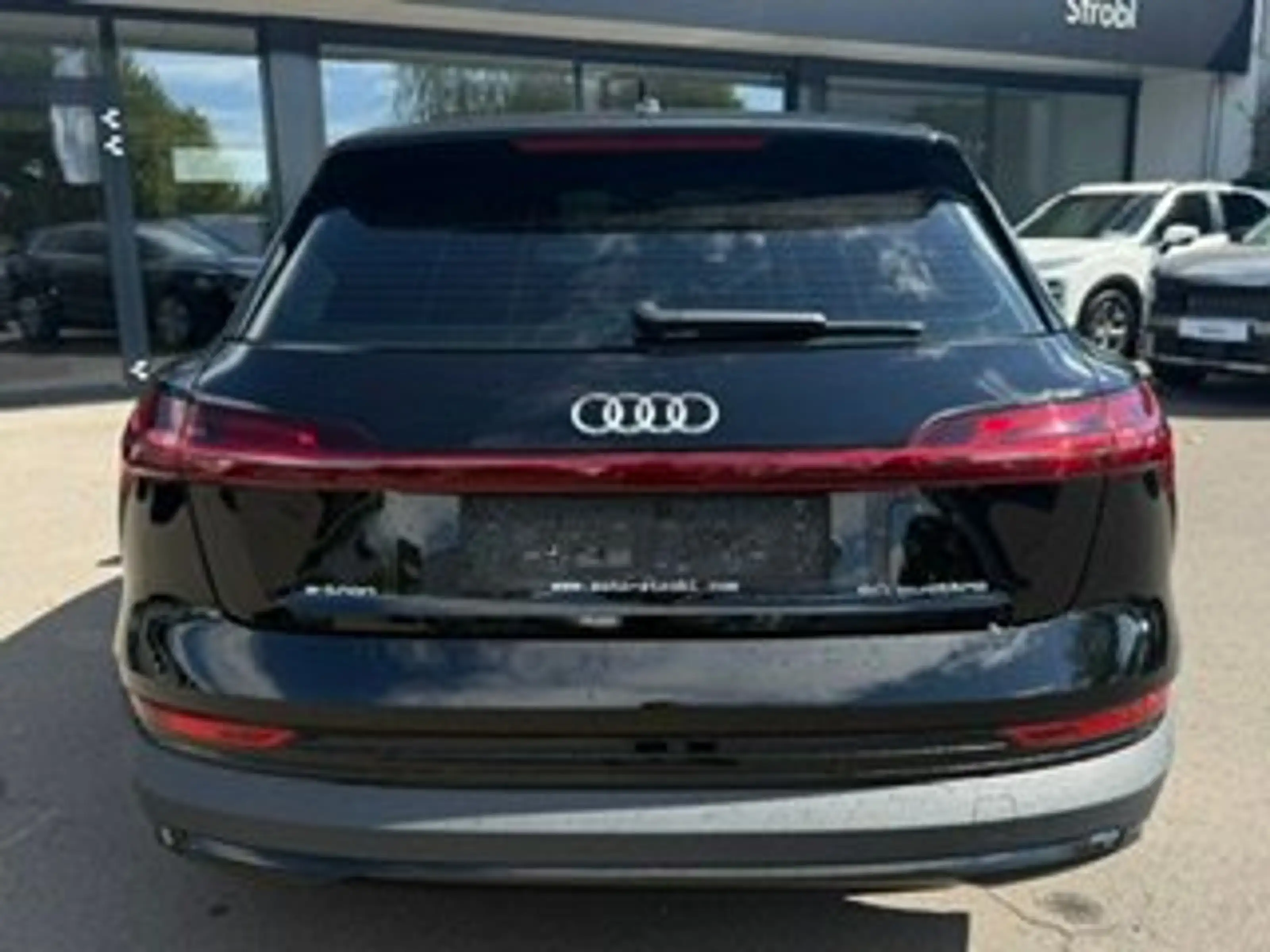 Audi e-tron 50 quattro 71kWh Business *Matrix-LED**360°* — photo 5