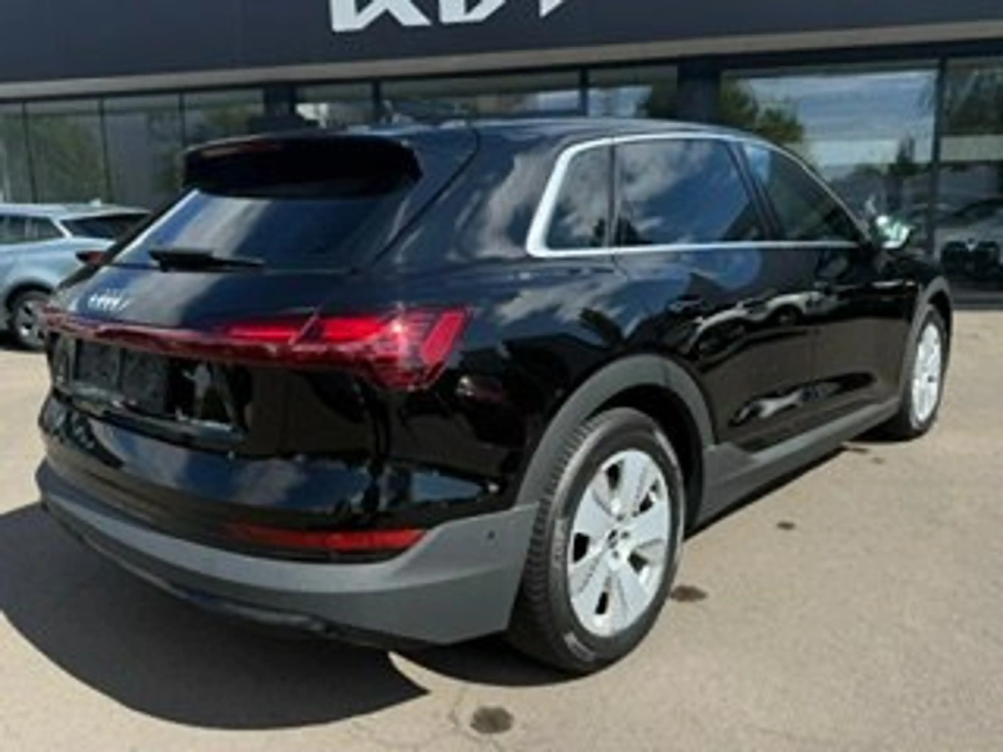 Audi e-tron 50 quattro 71kWh Business *Matrix-LED**360°* — photo 3