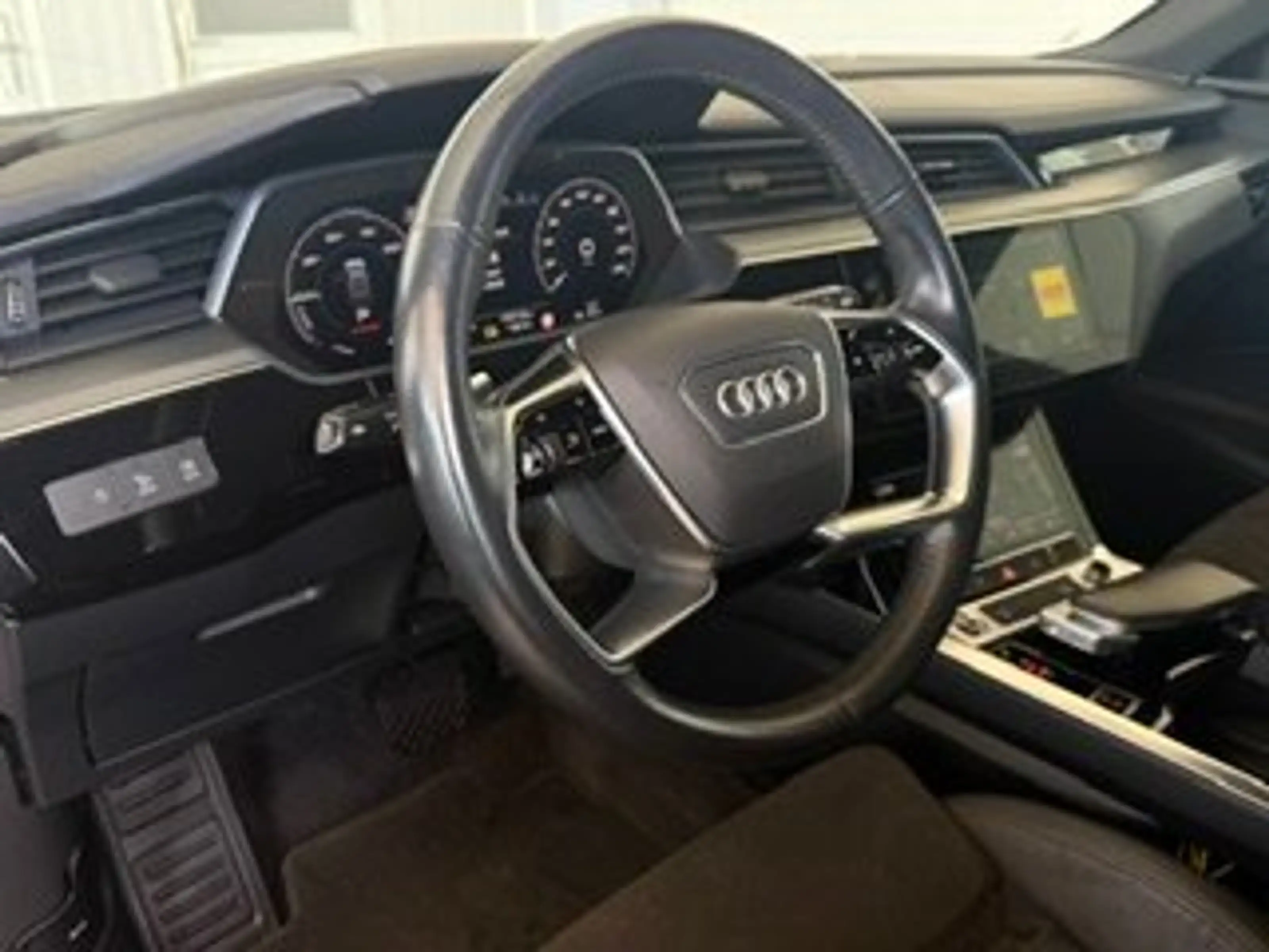 Audi e-tron 50 quattro 71kWh Business *Matrix-LED**360°* — photo 8