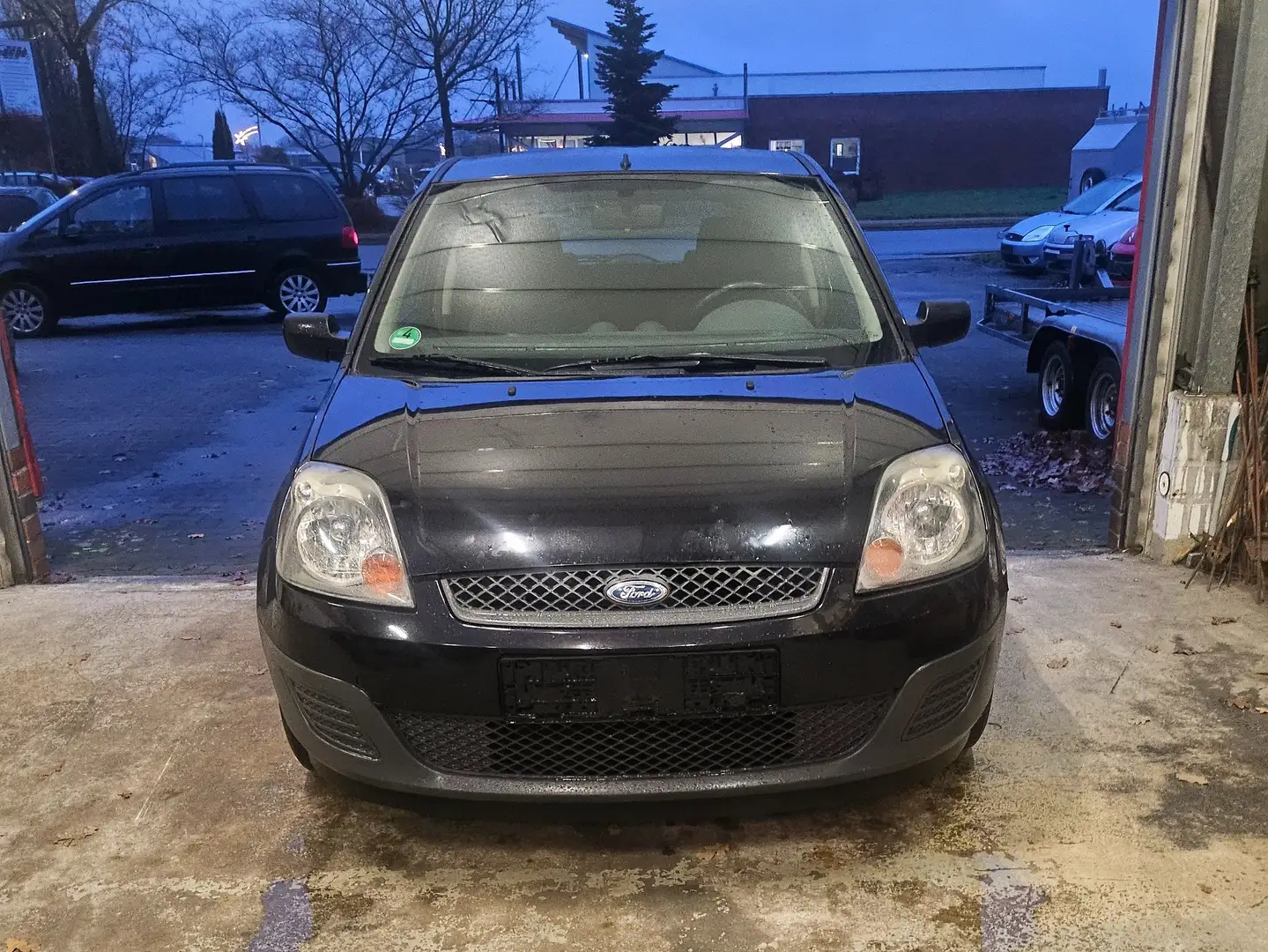 Ford Fiesta 1.3 Ambiente Tüv :neu Schwarz - 1