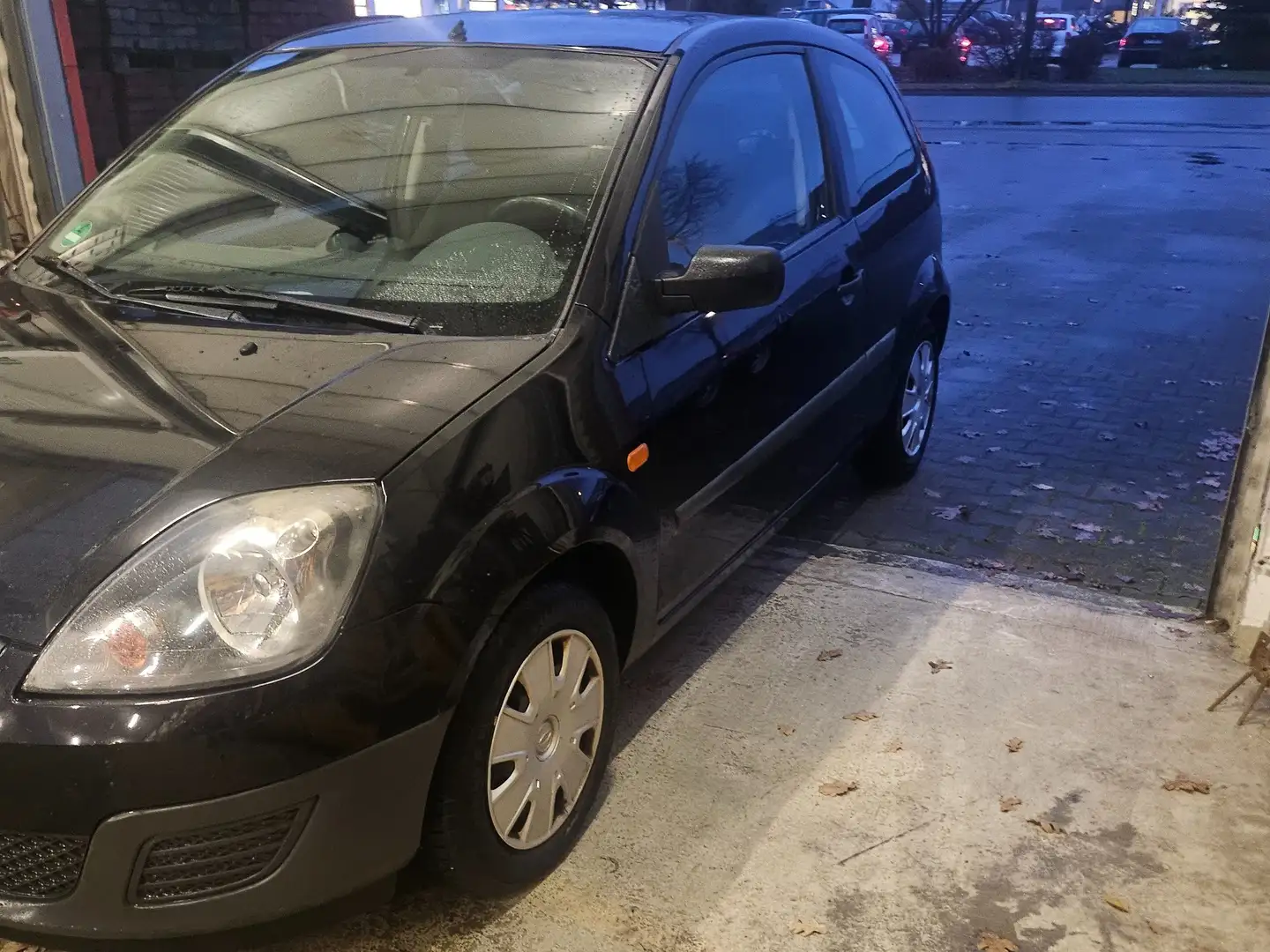 Ford Fiesta 1.3 Ambiente Tüv :neu Schwarz - 2