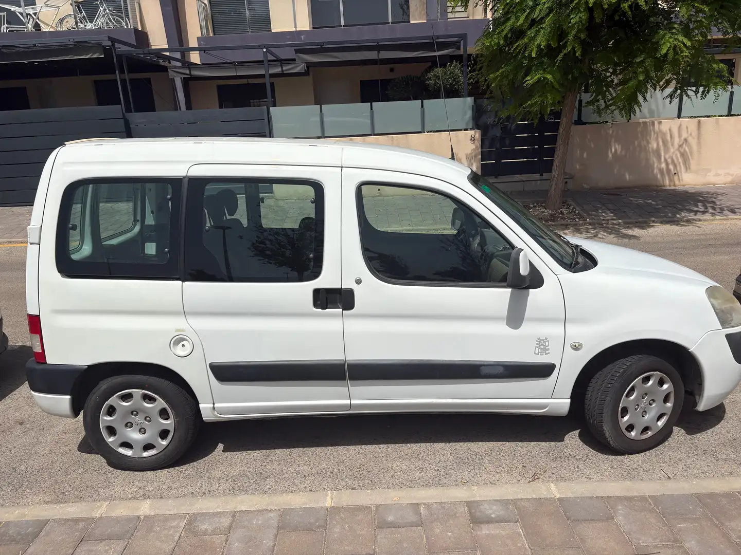 Peugeot Partner Partner 1.6HDI 90 Combiespace Blanco - 2