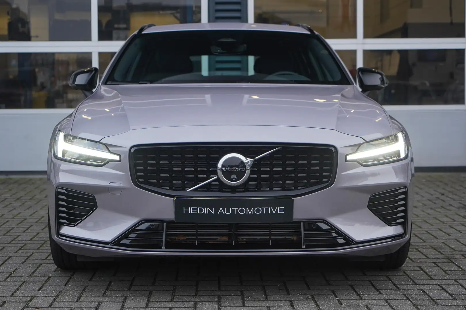 Volvo V60 2.0 T6 Plug-in hybrid AWD Plus Dark | 360 Camera | Silber - 2