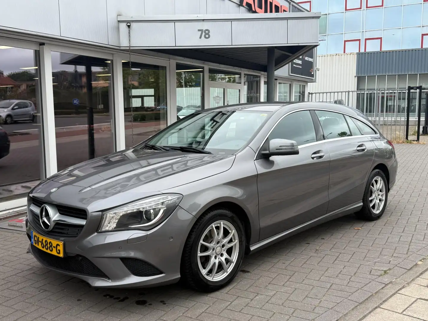 Mercedes-Benz CLA 200 Shooting Brake CDI Lease Edition Automaat Grijs - 2