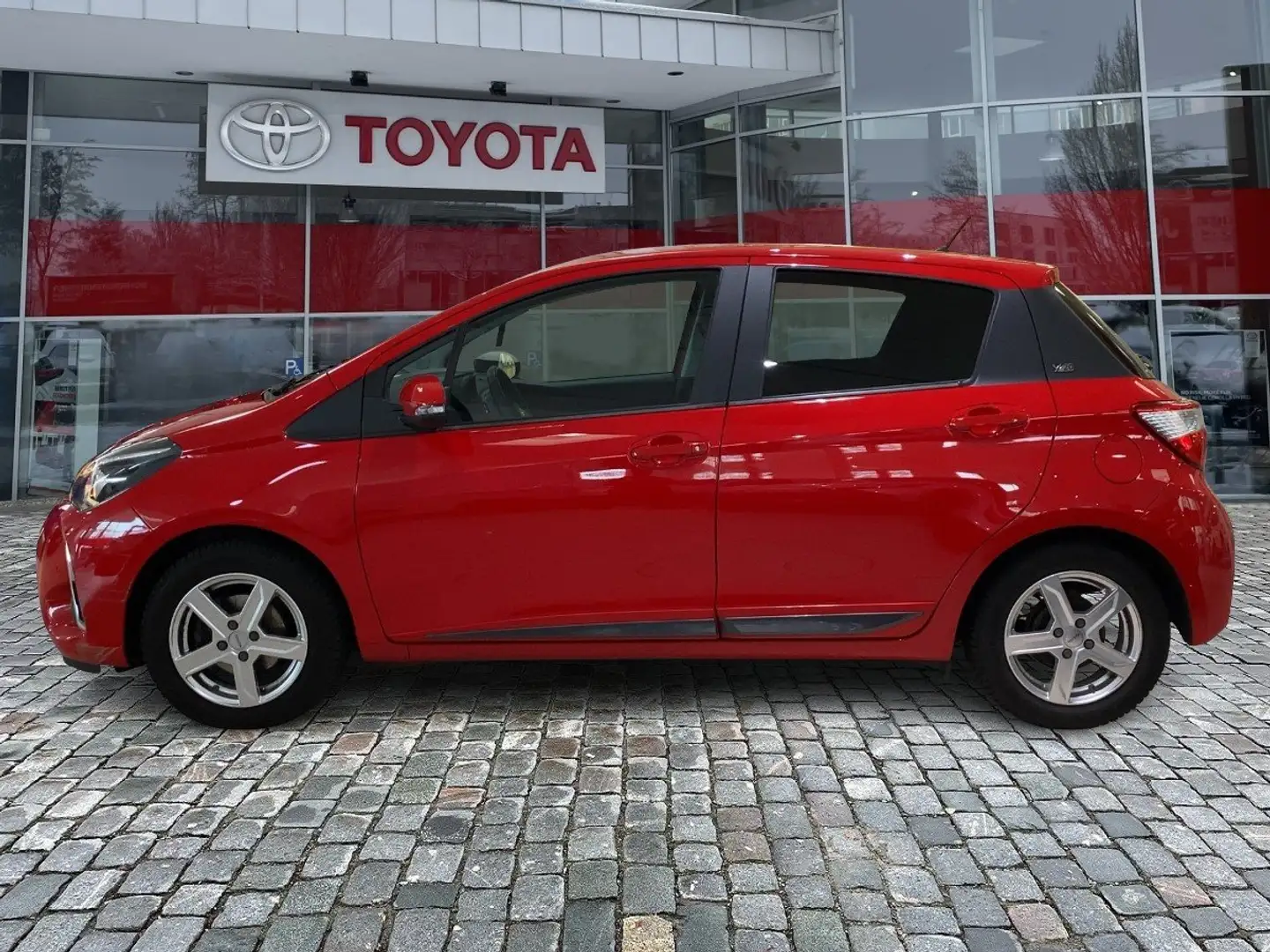 Toyota Yaris 1.5 Team D Rojo - 2