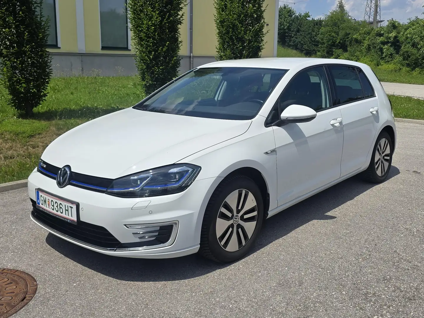Volkswagen e-Golf e-Golf 35,8kWh (mit Batterie) Weiß - 1
