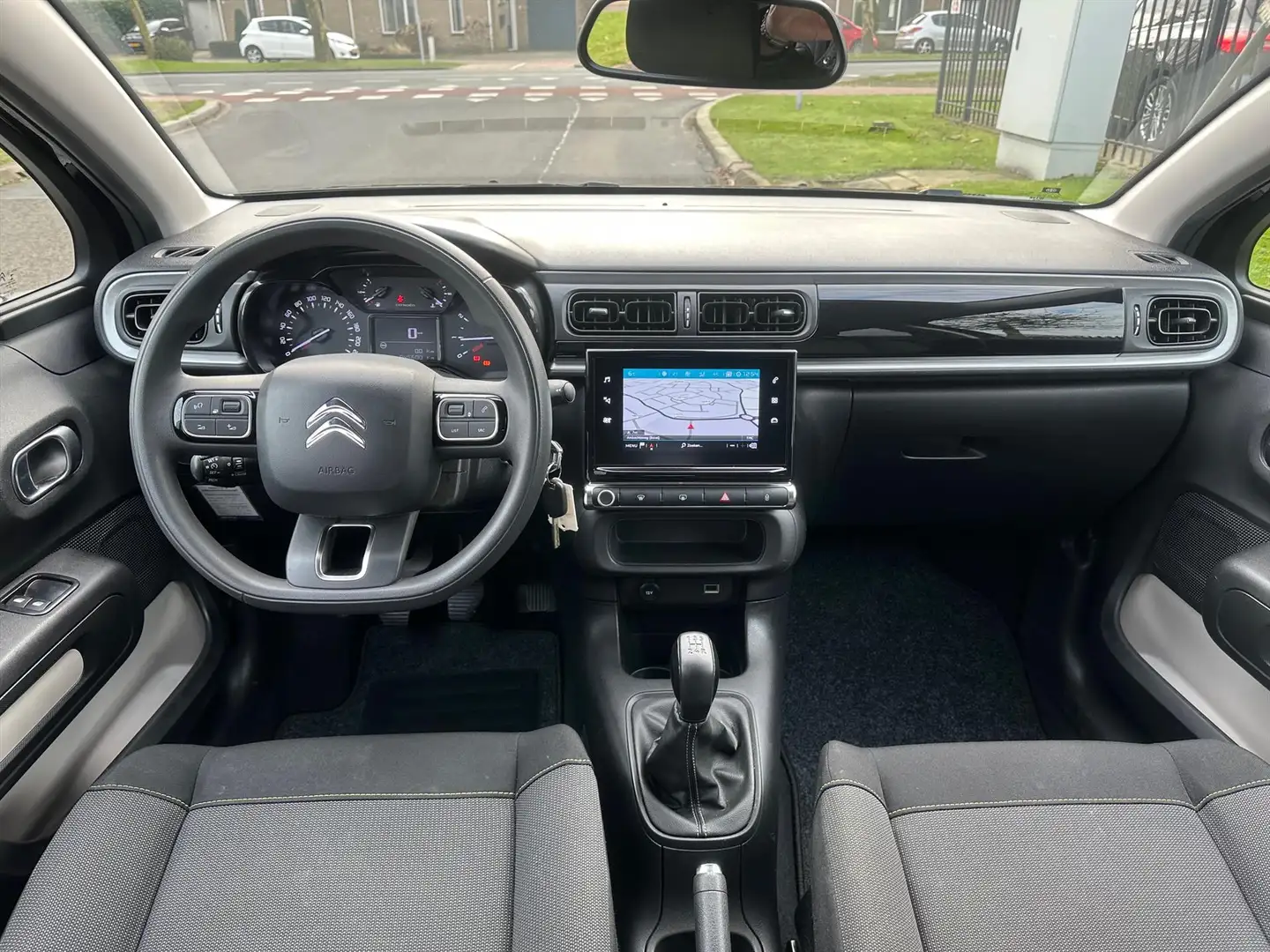 Citroen C3 1.2 PureTech 82pk S&S Feel Edition Navigatie AIRCO Negro - 2