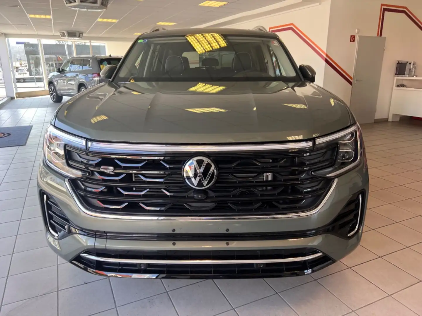 Volkswagen Tiguan 2025 ATLAS 2.0 SEL Premium R-Line Weltneuheit Vert - 2