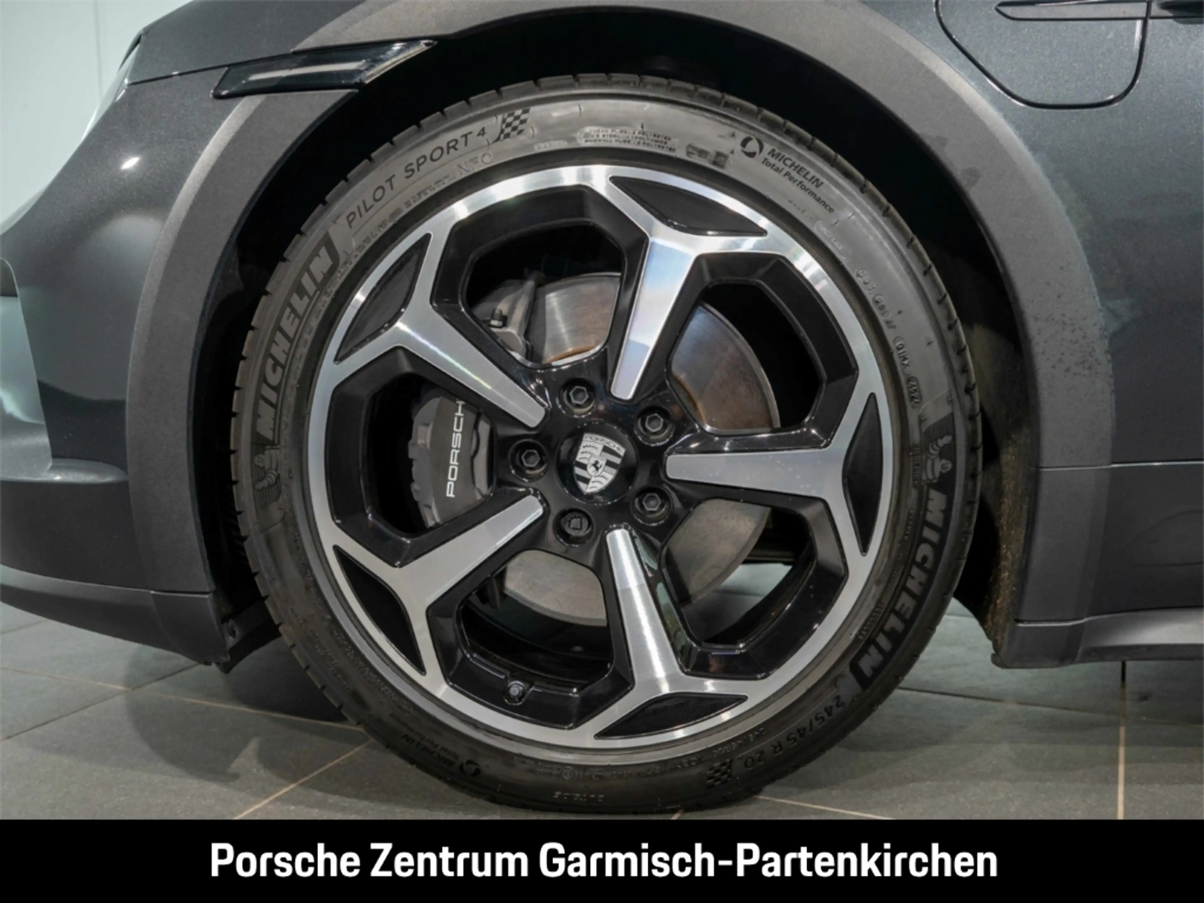 Porsche Taycan 4 Cross Turismo Bose LenkradHZG Memory — photo 6