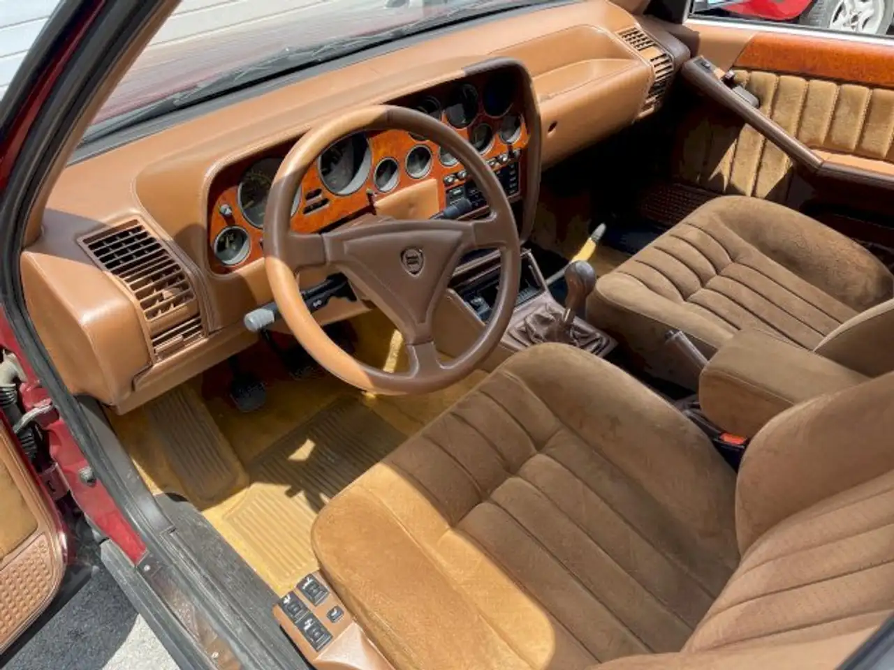 Lancia Thema 8.32, foto 8