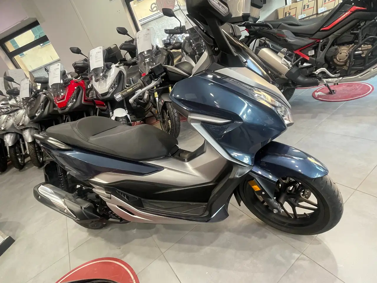 Honda Forza 300