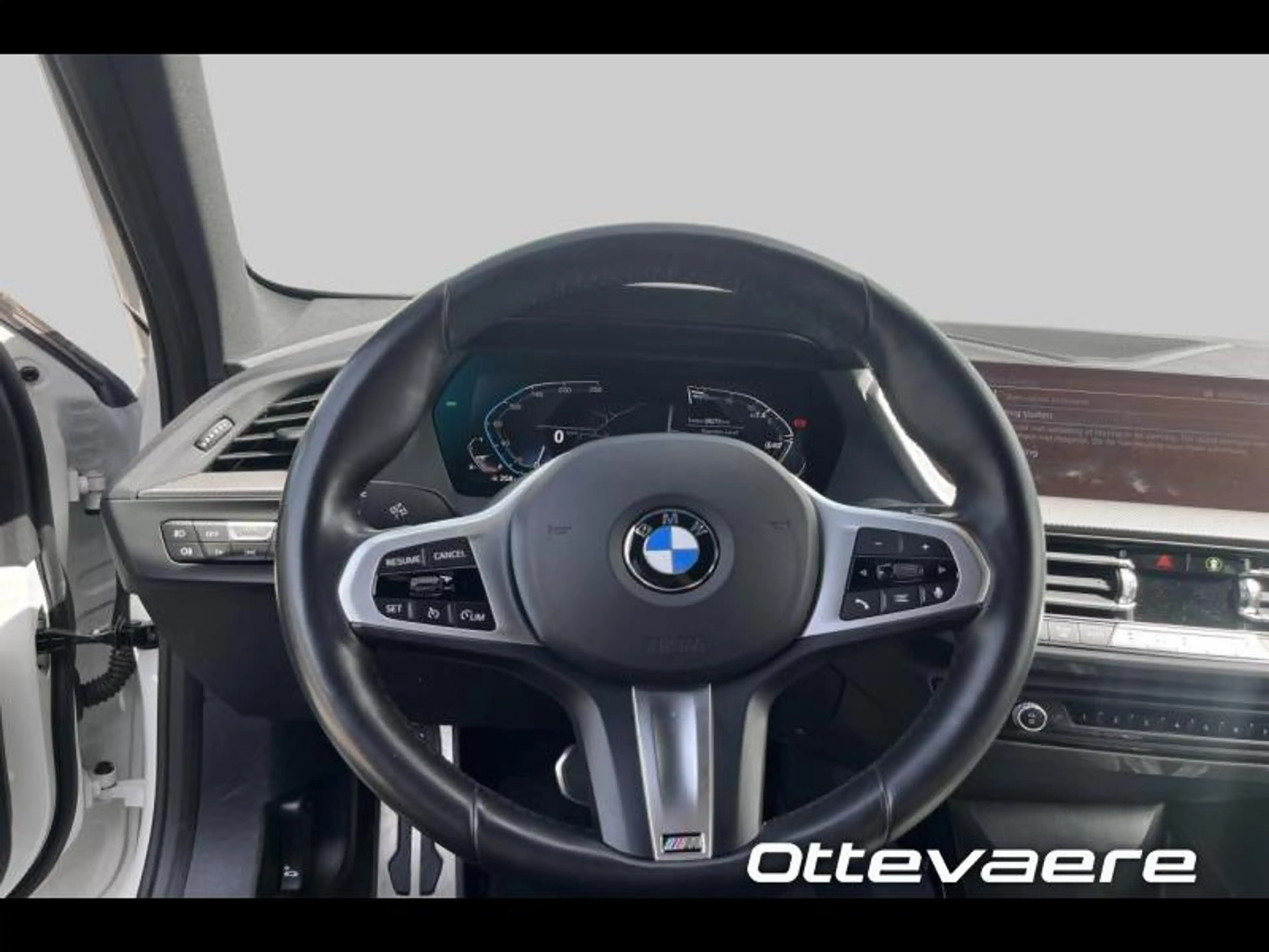 BMW 118 Hatch — photo 9