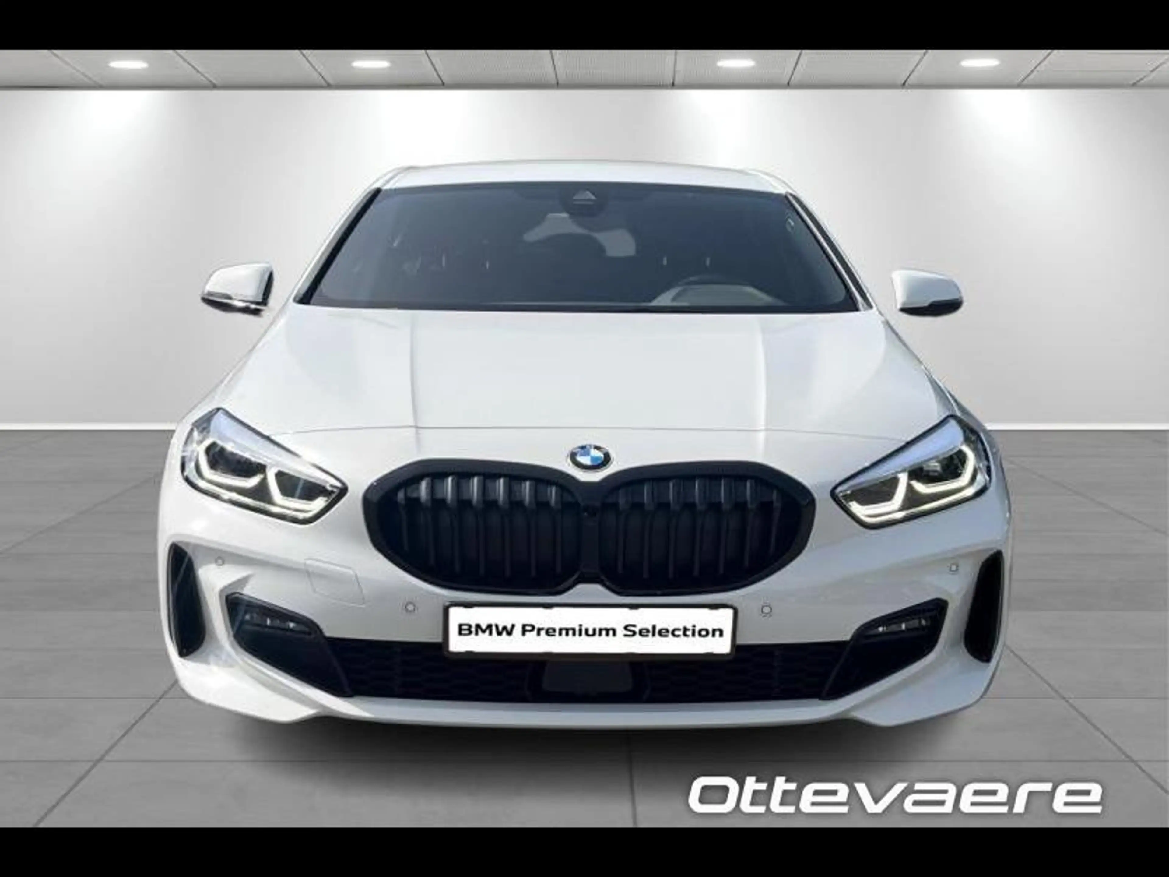 BMW 118 Hatch — photo 2