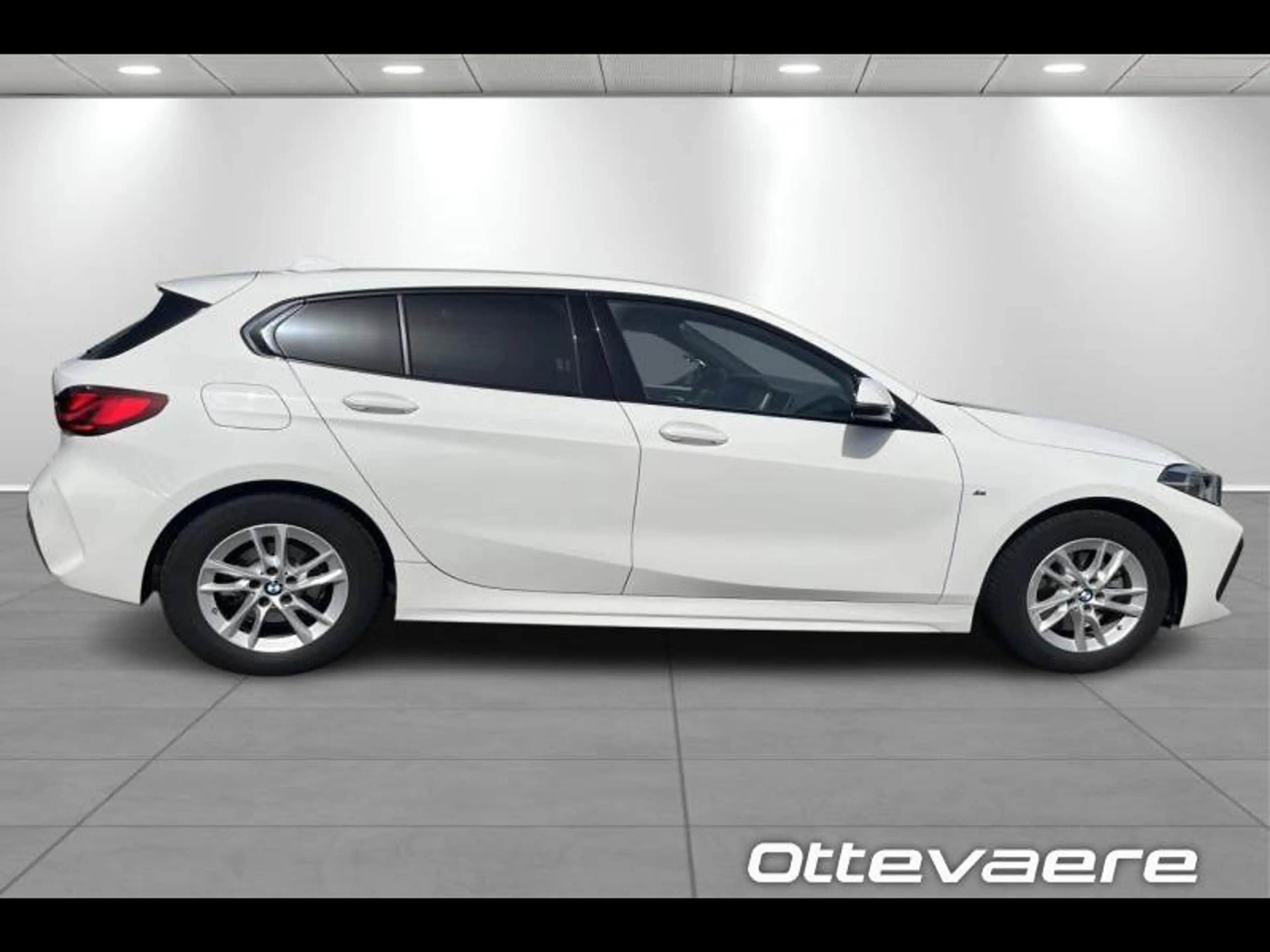 BMW 118 Hatch — photo 3