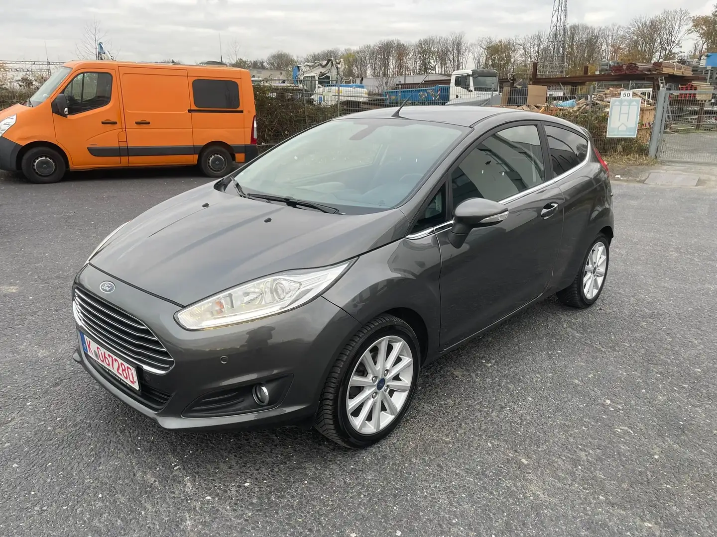 Ford Fiesta Titanium, Klima, PDC, Alu, Grau - 1