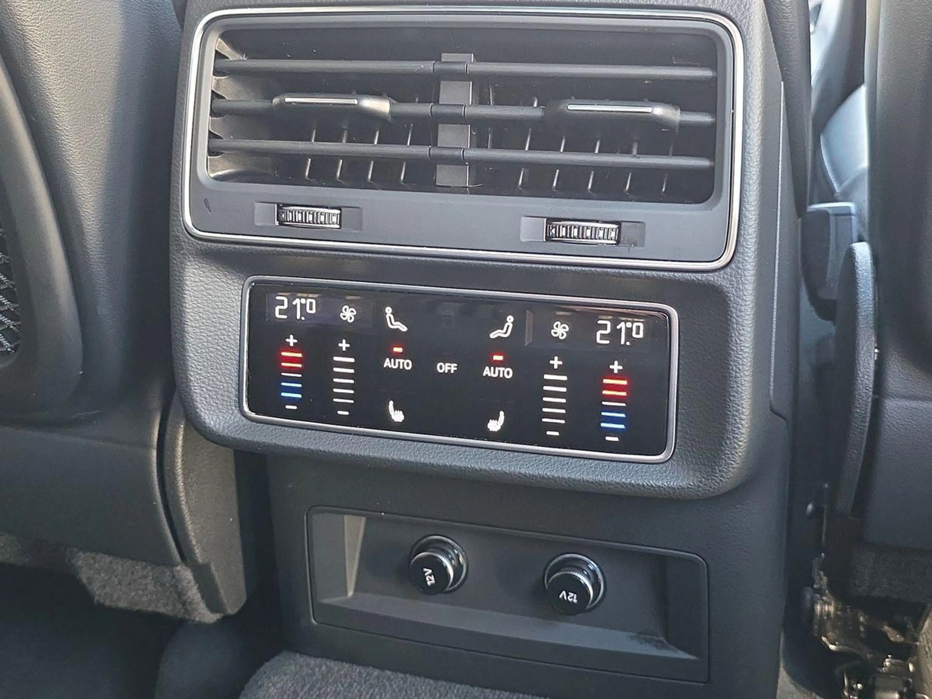 Audi Q7 50 TDI qua STDNHZ PANO AHK SITZBLF 360° LUFT H-UP — photo 13