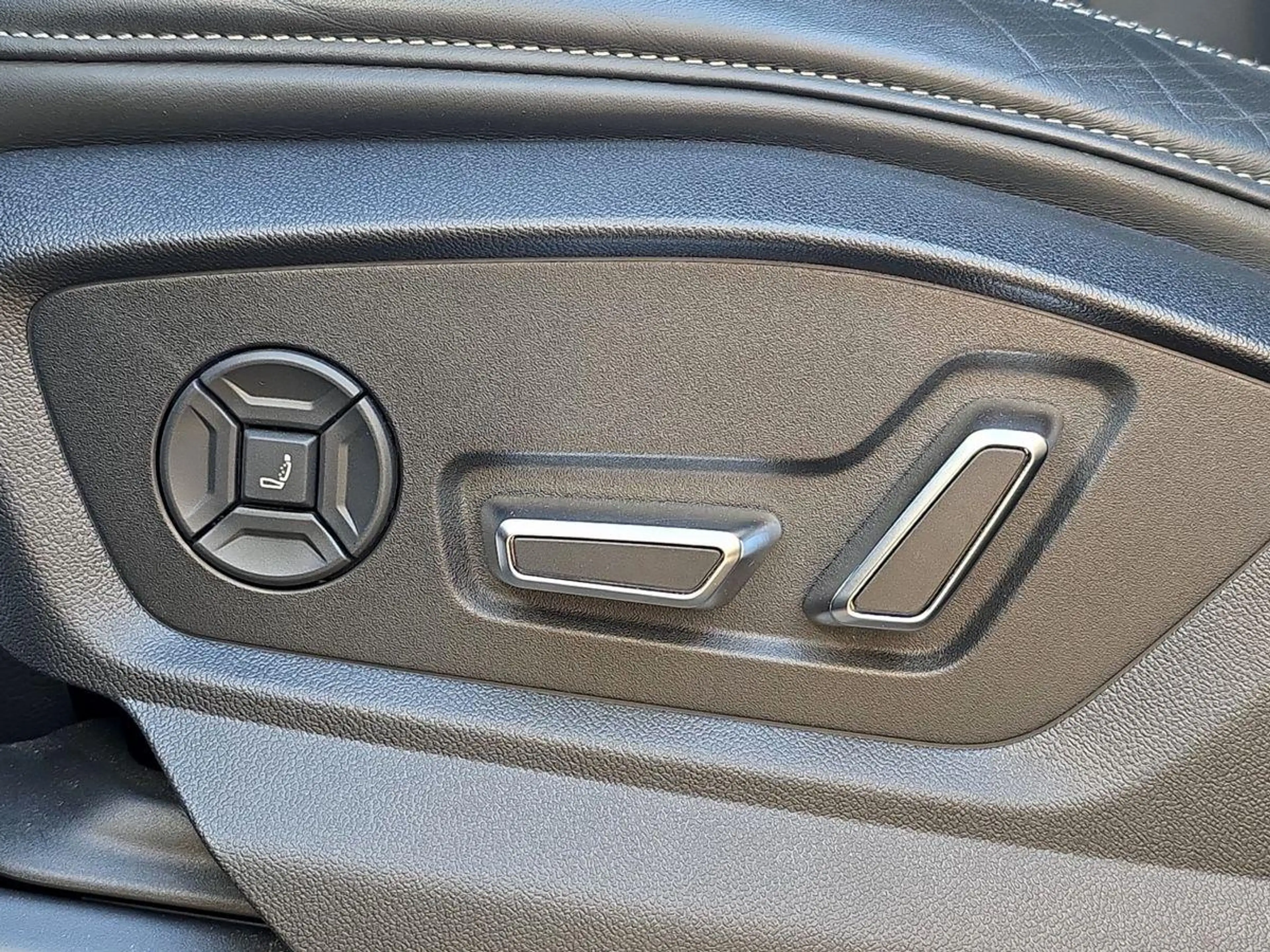 Audi Q7 50 TDI qua STDNHZ PANO AHK SITZBLF 360° LUFT H-UP — photo 11