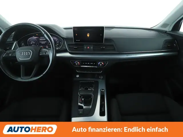 Audi Q5 view 12