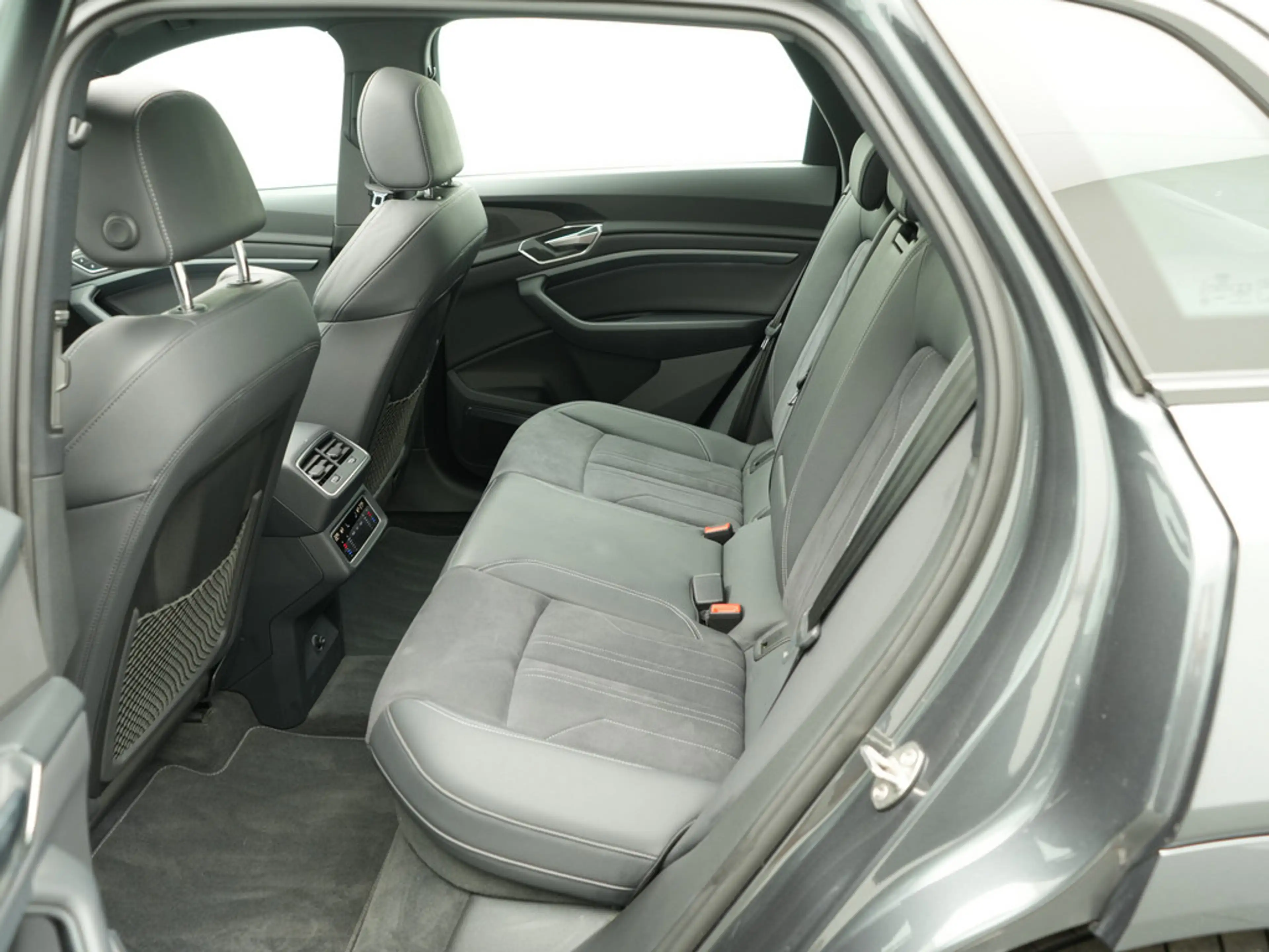 Audi Q8 e-tron quattro S line ACC NAVI B&O PANO AHK — photo 12