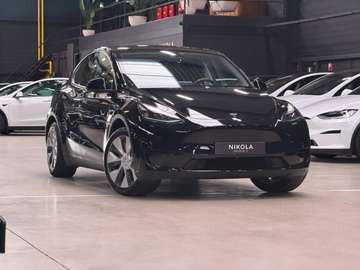 REAR WHEEL DRIVE - TOW HOOK - AUTOPILOT ACTIVE - WINTERPACK