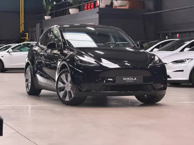 Tesla Model Y REAR WHEEL DRIVE - TOW HOOK - AUTOPILOT ACTIVE - WINTERPACK
