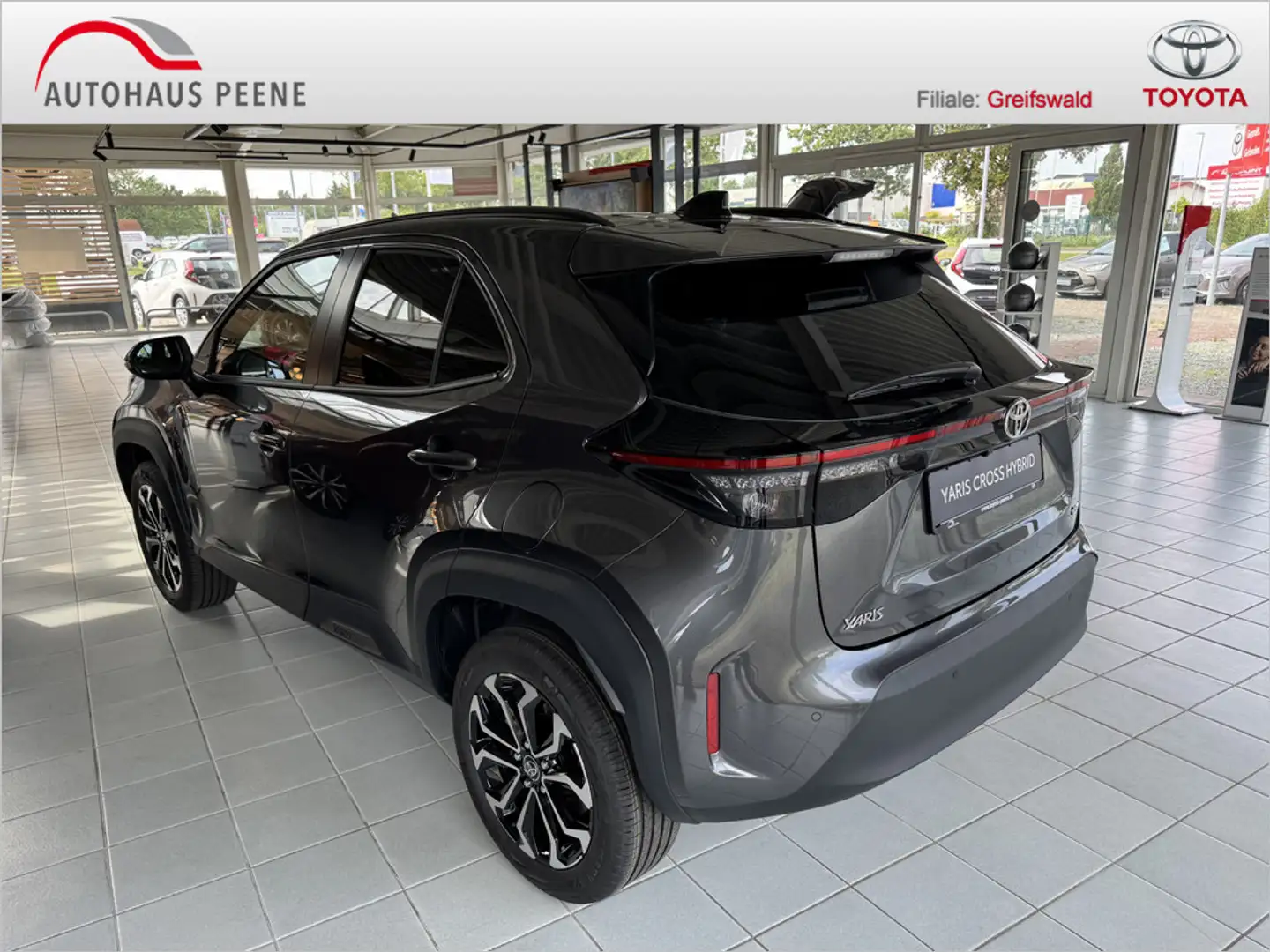 Toyota Yaris Cross 1.5 Hybrid FWD Teamplayer ACC LED Gris - 2