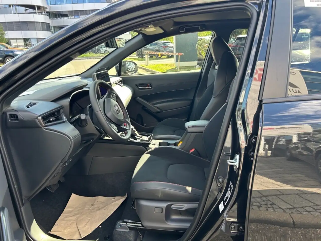 Toyota Corolla Cross 2,0L Hybrid 4x4 GR Sport + Premium-Paket, миниатюра 12