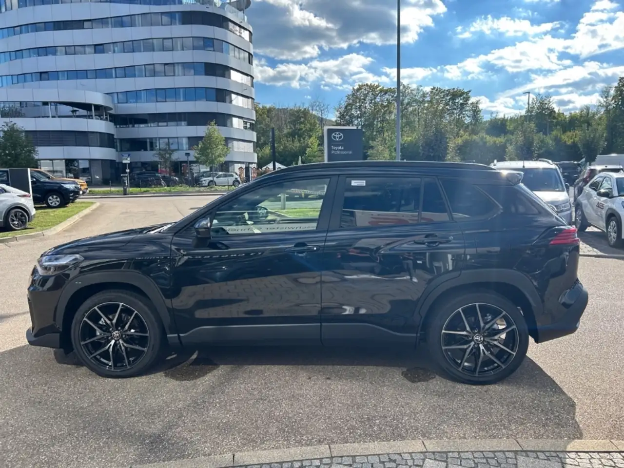 Toyota Corolla Cross 2,0L Hybrid 4x4 GR Sport + Premium-Paket, миниатюра 6