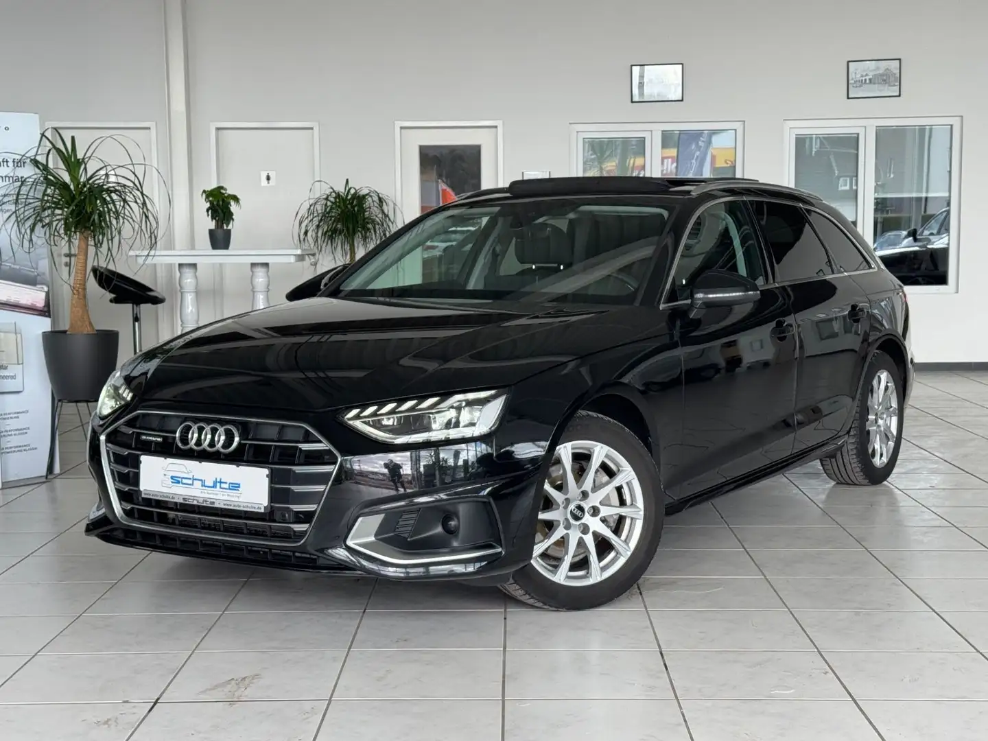 Audi A4 Avant 40 TDI quattro advanced*Pano*Kamera*Nav Zwart - 1