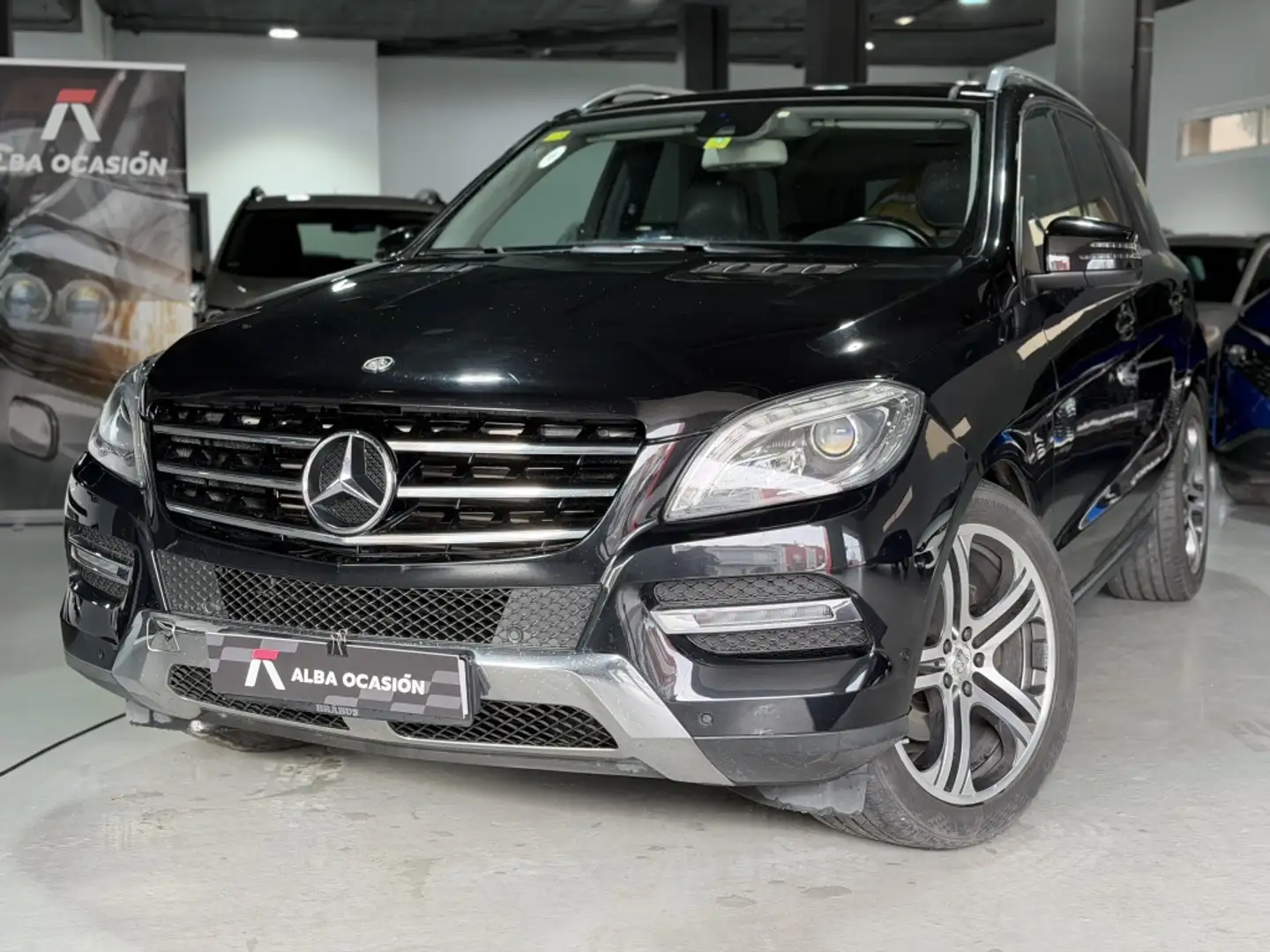 Mercedes-Benz ML 320 Todoterreno Automático de 5 Puertas Negro - 2