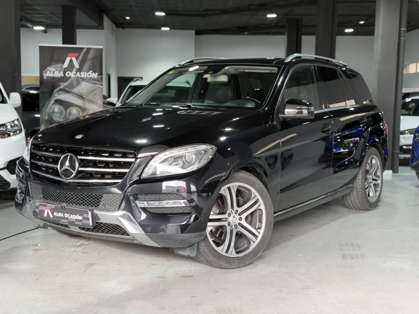 Mercedes-Benz ML 320 Todoterreno Automático de 5 Puertas Negro - 1