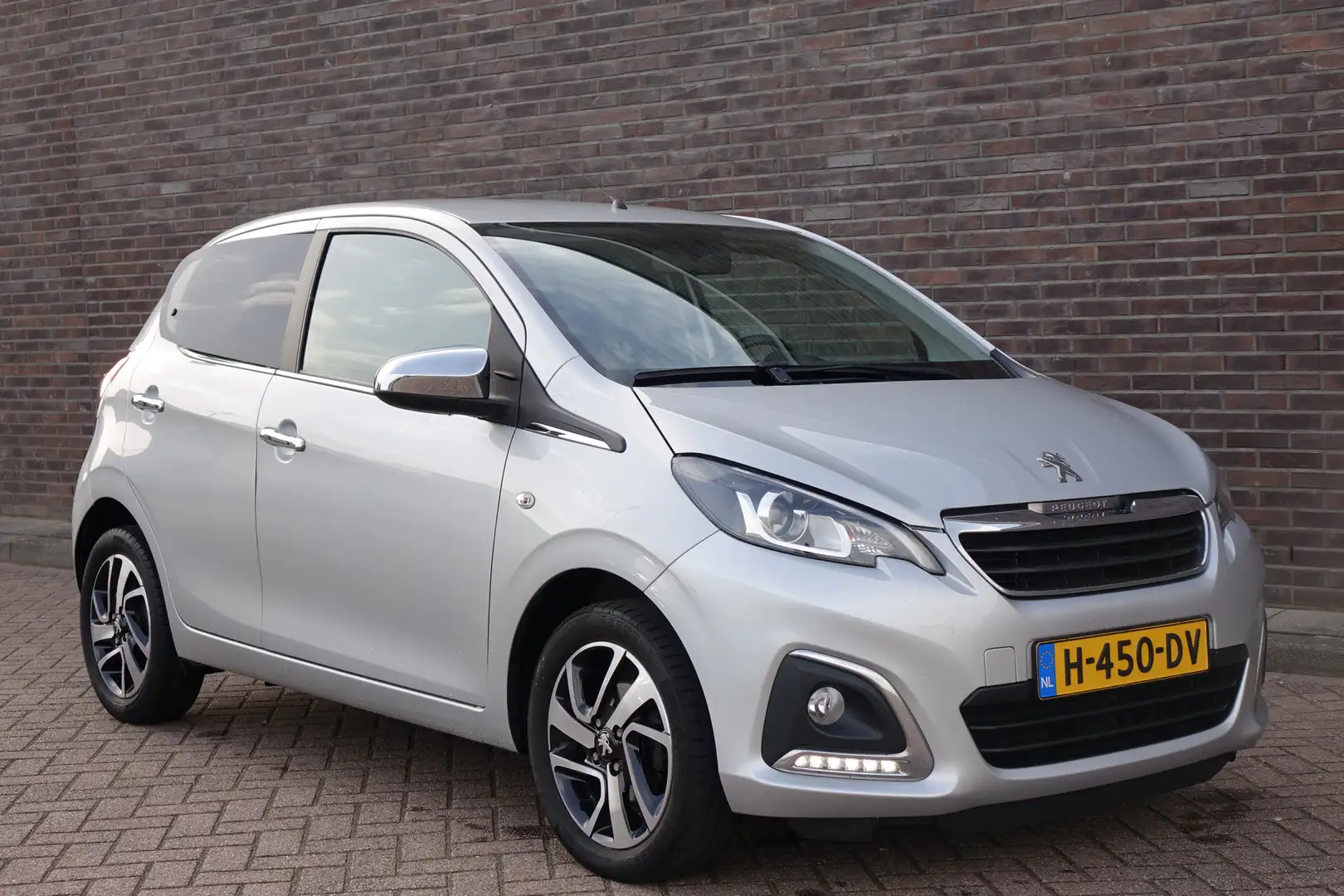 Peugeot 108 1.0 e-VTi Allure, achteruitrijcamera, climate cont Gris - 2