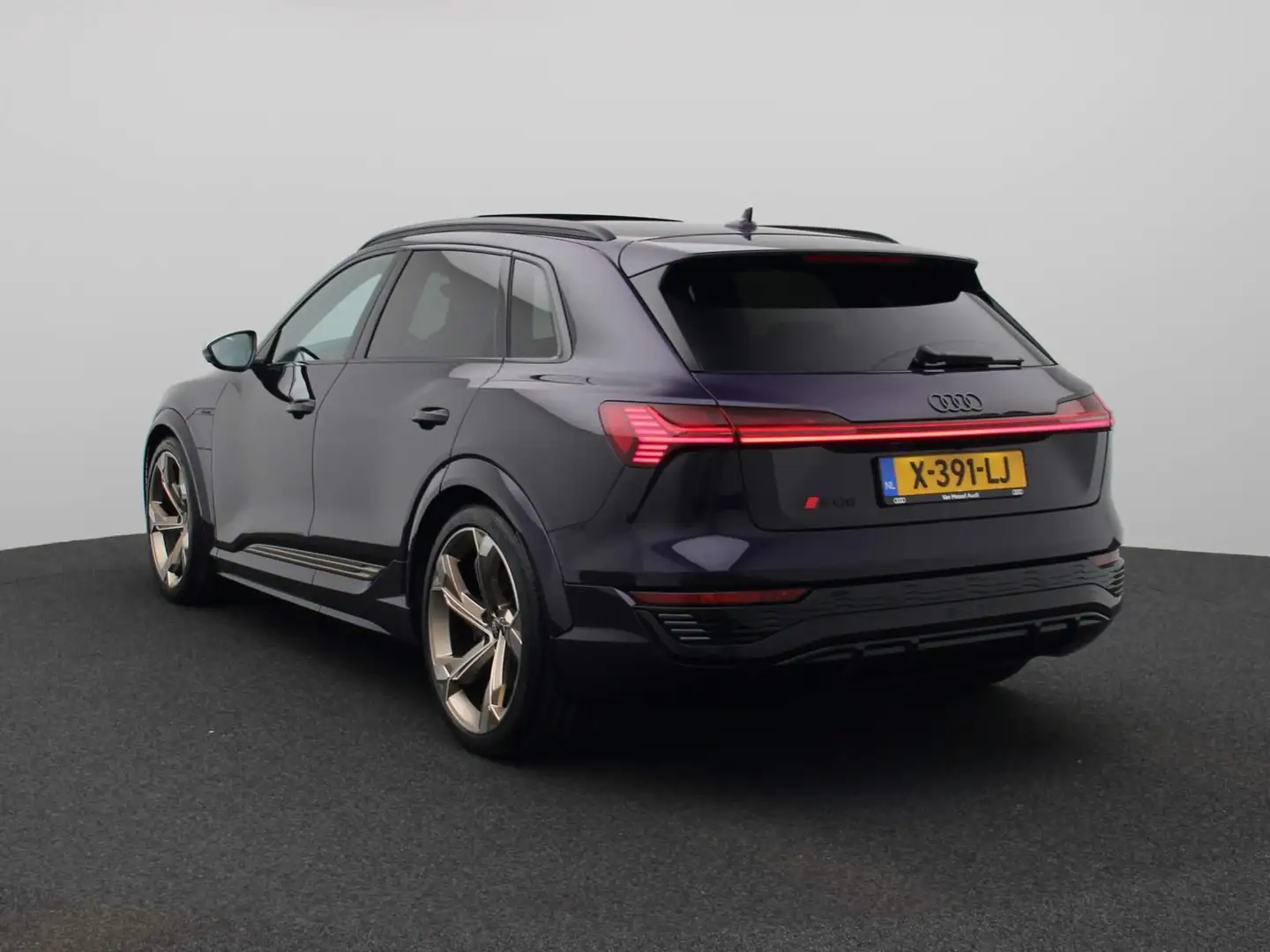 Audi Q8 e-tron S quattro SQ8 115 kWh Navigatie | Camera | Leder | Paars - 2