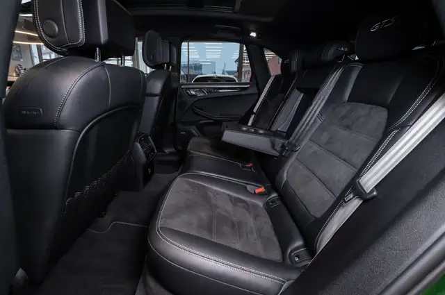 Porsche Macan view 13