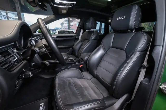 Porsche Macan view 12