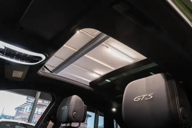 Porsche Macan view 14