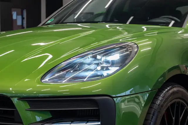 Porsche Macan view 4