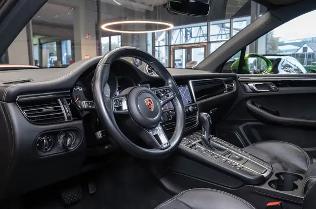Porsche Macan view 10