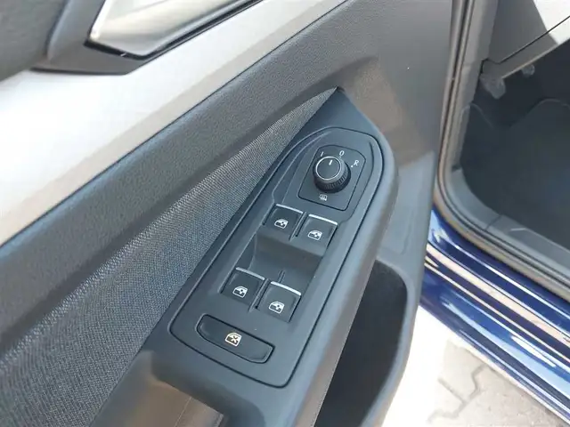 Volkswagen Golf view 13