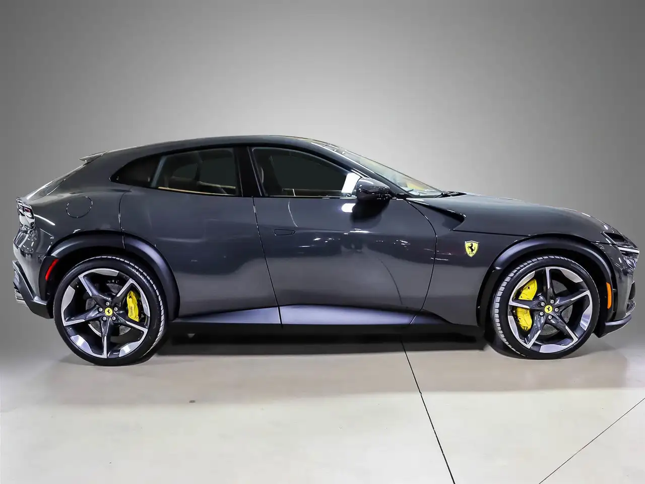 Ferrari Purosangue снимка Ferrari Purosangue