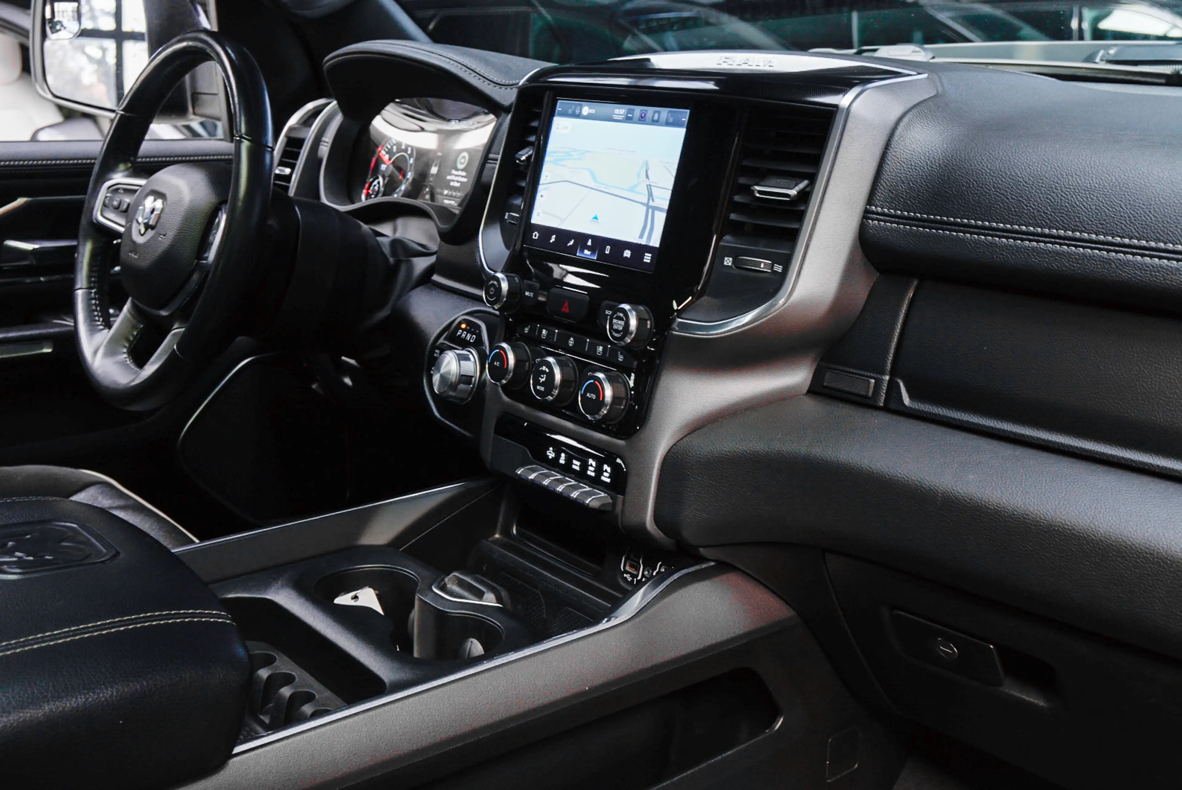 Dodge RAM 1500 5.7 V8 4x4 Crew Cab Laramie Panodak Harman K. — photo 40