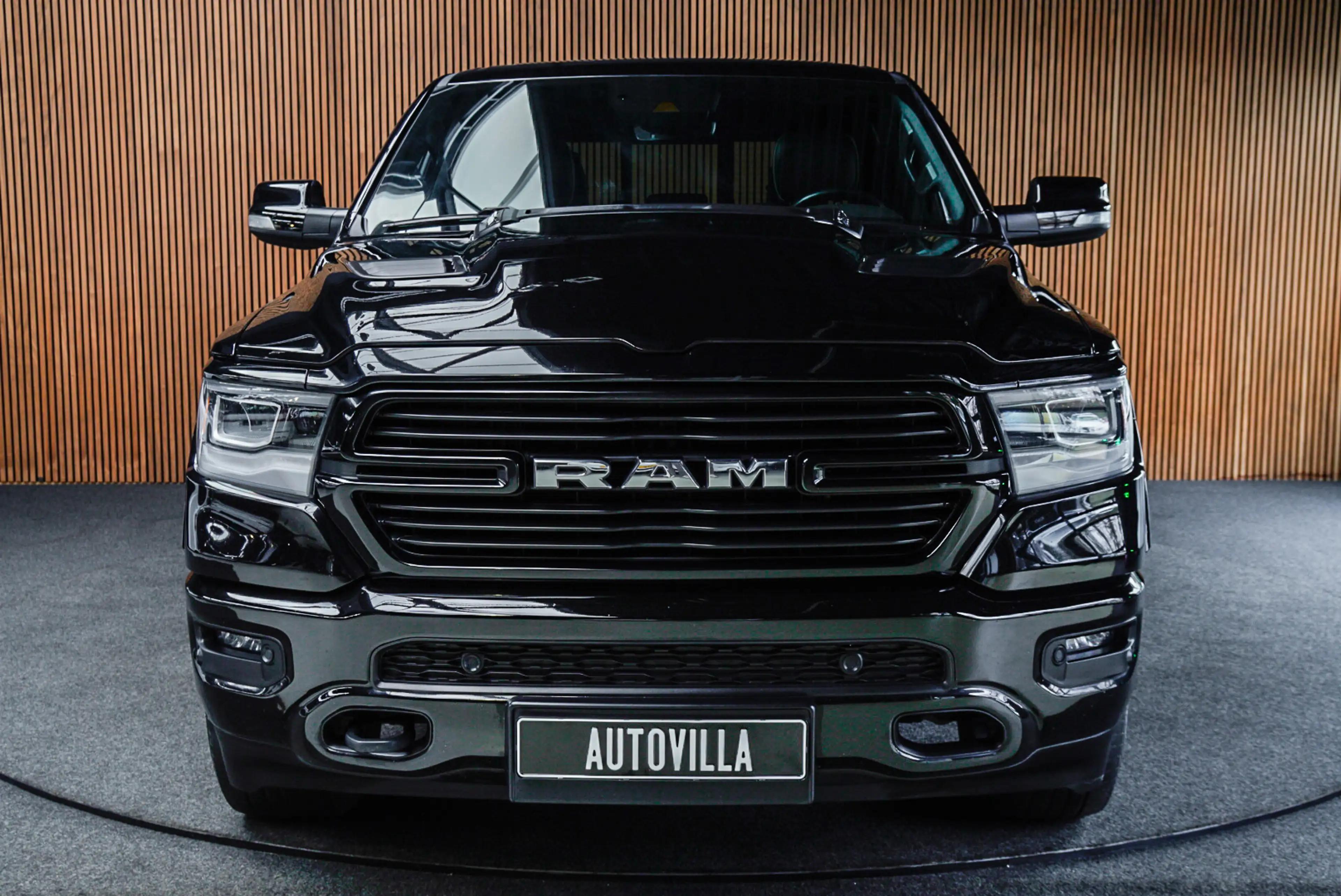 Dodge RAM 1500 5.7 V8 4x4 Crew Cab Laramie Panodak Harman K. — photo 6