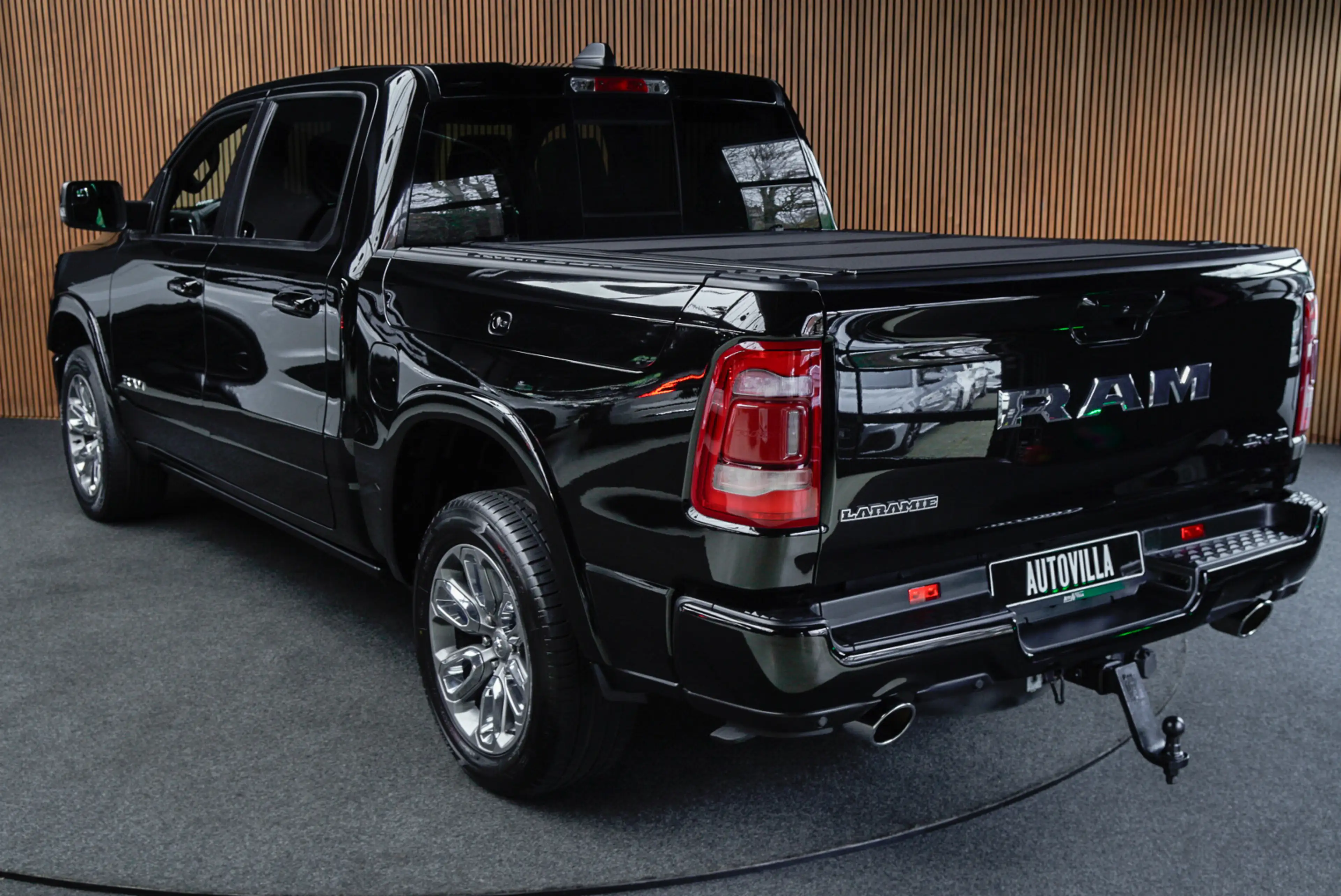 Dodge RAM 1500 5.7 V8 4x4 Crew Cab Laramie Panodak Harman K. — photo 3
